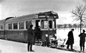 Oudejaarsdag 1962 Het personeel is bij het wissel bezig op statio