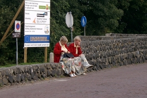 2005 (9 Sept) Henderike en Jantina Poeze