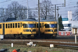 bij Oost net rijdende DE 2 treinstellen 180 en 186.beide treinste