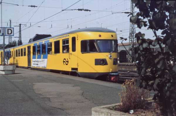 DEII 183 op Aken Hauptbahnhof. Augustus 1990.