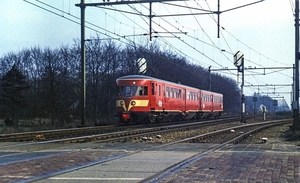 NS DE2 richting Zwolle. Kuipersdijk Hengelo eind 1973.