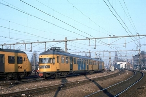 Treinstel 295 te Amersfoort. 10 januari 1982. -2