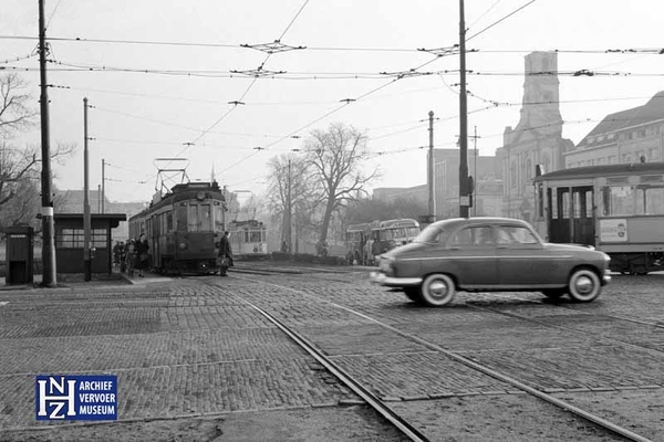 Bosbrug naar Scheveningen op 12 november 1955 met de motorwagen A
