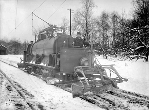 Tram omgebouwd op een sneeuwploeg rond 1929