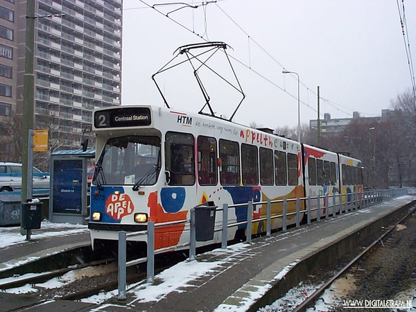 De Appel-tram 3070 op lijn 2 aan het eindpunt Kraayenstein. 27-12