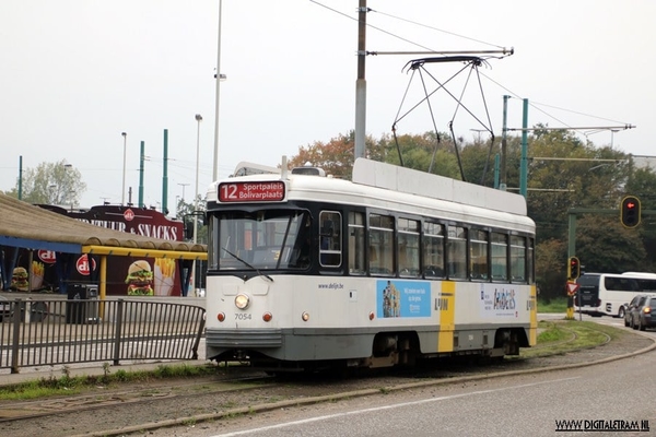Er bleken drie trams op lijn 12 te rijden. De 'normale' PCC 7054,