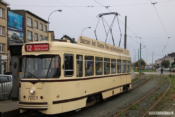 Er bleken drie trams op lijn 12 te rijden. De 'normale' PCC 7054,