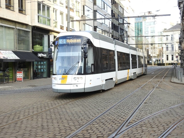 Trams Door De Scheldestad, Vroeger en Nu in Antwerpen.