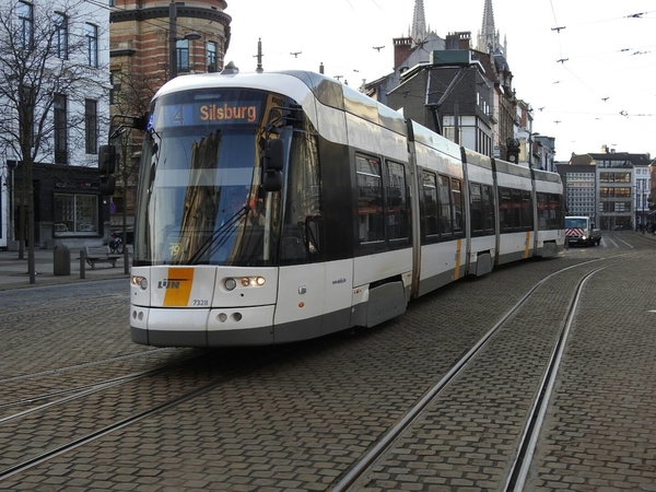 Trams Door De Scheldestad, Vroeger en Nu in Antwerpen.-5