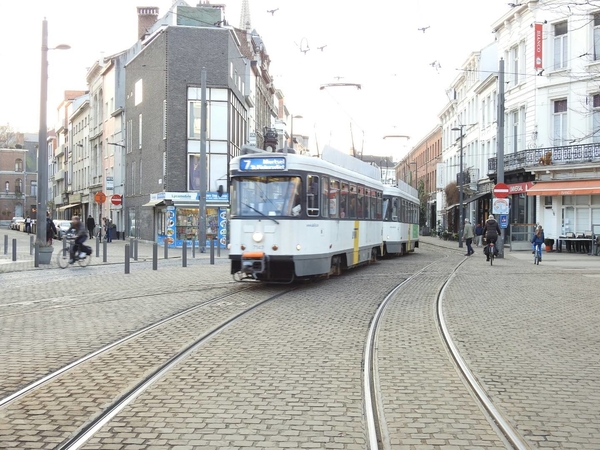 Trams Door De Scheldestad, Vroeger en Nu in Antwerpen.-7