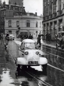 1956, Messerschmitt in de Gravenstraat.