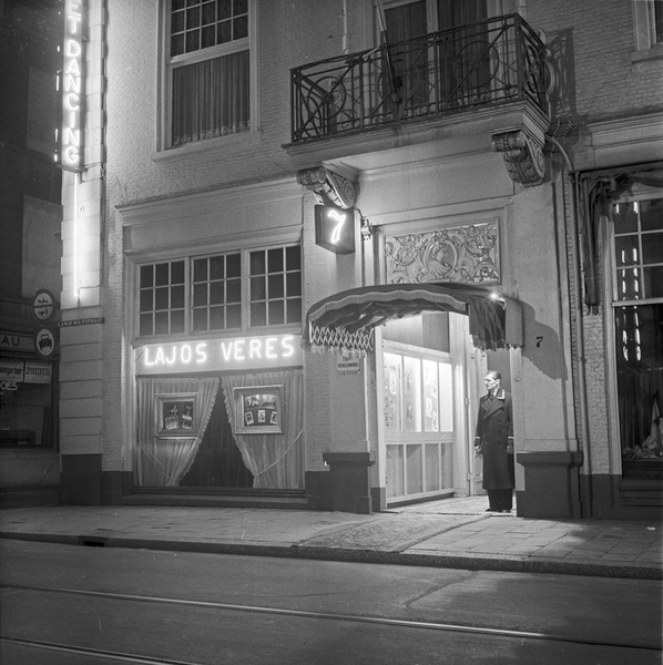 Bar-cabaret-dancing Club 7 aan de Lange Houtstraat 1955