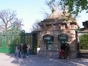 3d Zoologischer Garten _De Löwentor aan de Hardenbergplatz