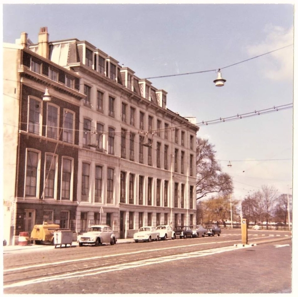 Rijnstraat 30-40, gezien naar de Bezuidenhoutseweg. 1968.