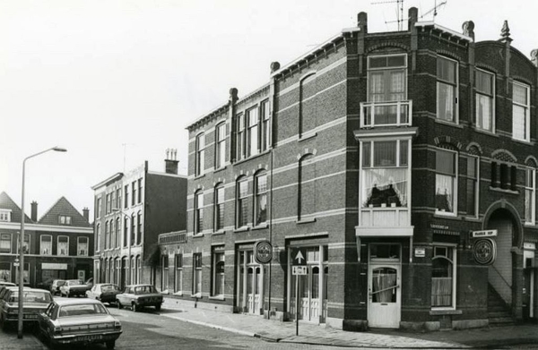 Rozenburgstraat 209-199, gezien van de 's-Gravenzandelaan (nrs. 1
