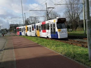 Mondriaan jasje gespot op lijn 6 in Leidschendam-3