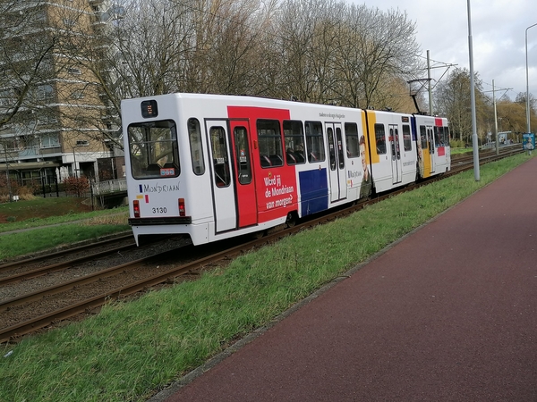 Mondriaan jasje gespot op lijn 6 in Leidschendam-4