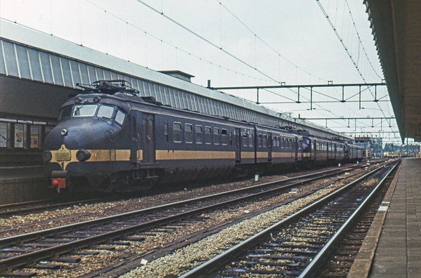 NS mat. 57 (Benelux) Rotterdam Centraal zomer 1973.