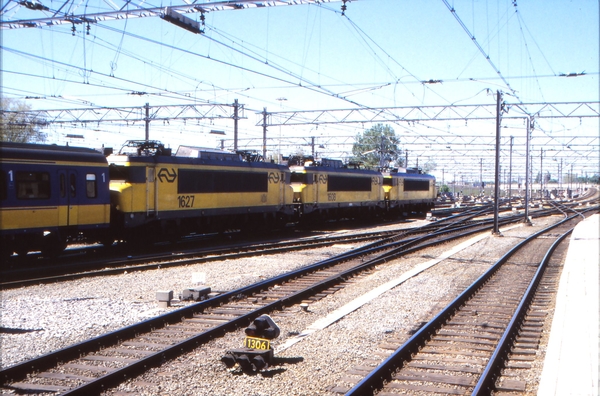 NSR 1771 + 1608 + 1627 in een IC te Utrecht Centraal, 30-04-1999