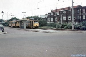 Dit was op 3 juli 1975. Een PCC koppelstel bij de halte Statenlaa