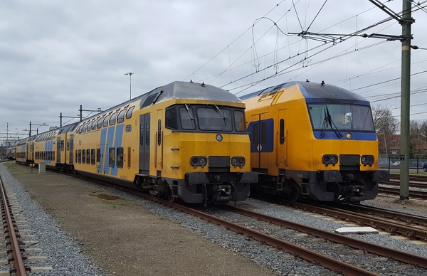 DDAR naast DDZ. De ABvk's 7377 en 7533 in Eindhoven.
