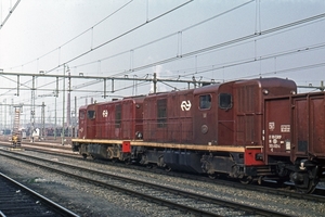 NS 2433 en 2425 Maastricht omstreeks 1975. Kolentrein uit Dld via