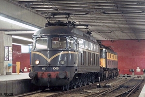 NS loc 1005 en de 1503 op Den Haag Centraal 08-01-1982