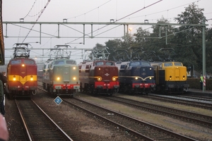 station Apeldoorn 1254, 1201, 1218, 1202 en 1211. Op 12-11-2011 J