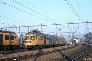Treinstel 295 bij station Amersfoort. 10-01-1982-2