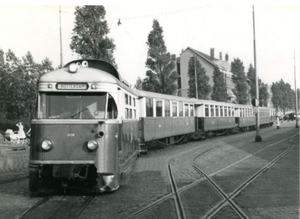 Rosestraat 1961 RTM M1806 Bergeend met tram