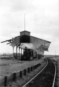 RTM Station Krooswijk 1956. Het station in verval. De lijnen in d