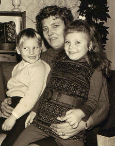 Tante Betje Met Michiel en Renny.