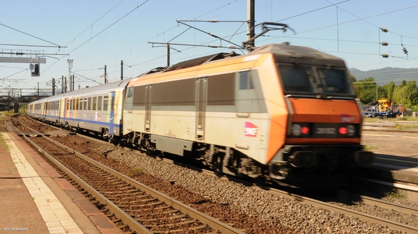 SNCF TD 80 97129 of 50 87 8097129-9 met achteraan loc 26152 COLMA