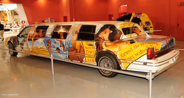 OLDTIMER FORD LINCOLN TOWN CAR 1993 'BESCHILDERD' SPEYER Museum 2