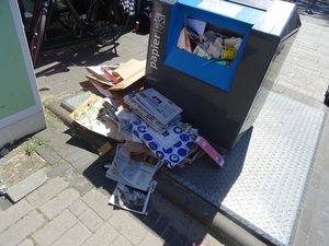 de papiercontainer bij Albert Heijn in Leidsenhage