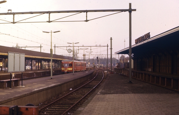 44 in de oude stationsomgeving van Hilversum (op de kap na is all