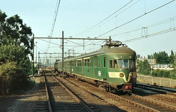 Roermond, Treinstellen 226 + 225.  29 augustus 1979.