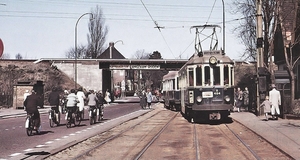 A 404 1955. De Blauwe Tram bij Halte station Leidschendam-Voorbur