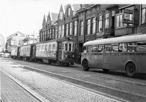 Haarlem.1956 Tempelierstraat met bus of tram