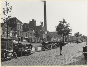 Den Haag. Noordwal, gezien naar de brug bij de Hemsterhuisstraat;