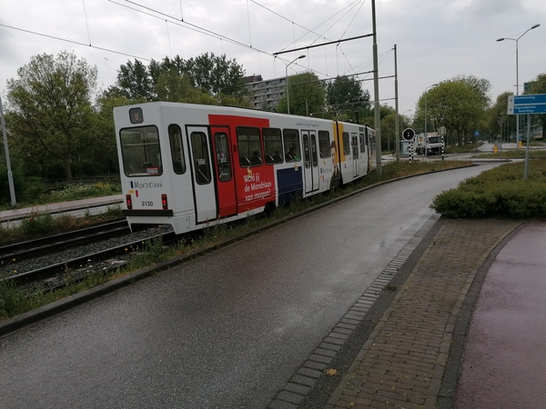 De 3130 met Mondriaan jasje op lijn 6 richting Leidschendam-Noord