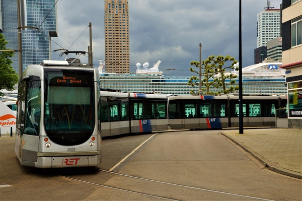 2009 Trams voor extra inzet gestald op het Willemsplein