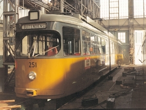 enkelgelede Duwag's uit de serie 251-274 op Rotterdam Zuid omgewi