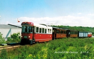 1999. Ouddorp MABD1602 Reiger met gemengde tram op weg naar Port 