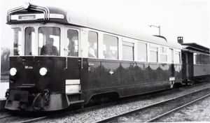 Op de rit van Oostvoorne naar Rotterdam is de M1701 op 12-08-1951