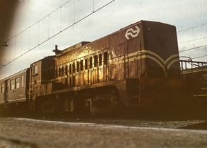 NS 2266 en plan E rijtuigen.Trein naar Zwolle Enschede 1973