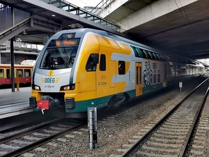 ET 445.111 van de ODEG met RE 4 naar Jüterbog in Südkreuz op 08