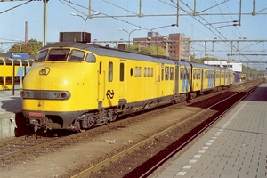 NS 125 als stoptrein naar Weert in Eindhoven, 23 oktober 2003