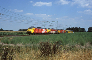 NS Cargo mP's 3031, 3033 en 3027 met koppelwagen NSR DE-2 178 van