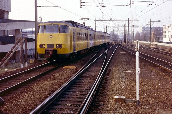 Sprinter-III (SGM) het station binnen op weg van (toen nog) Tilbu